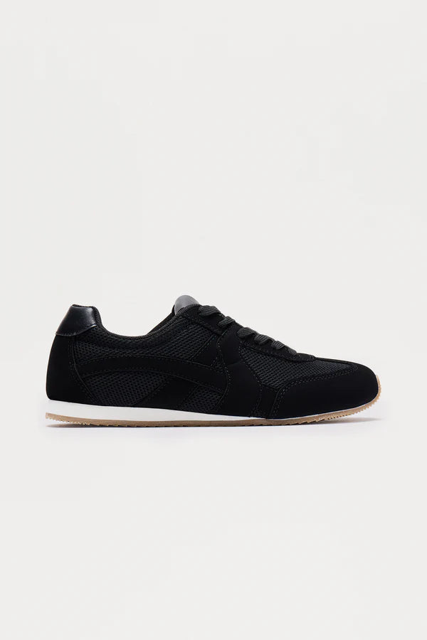 Midnight Motion Low-Top Sneakers – Black